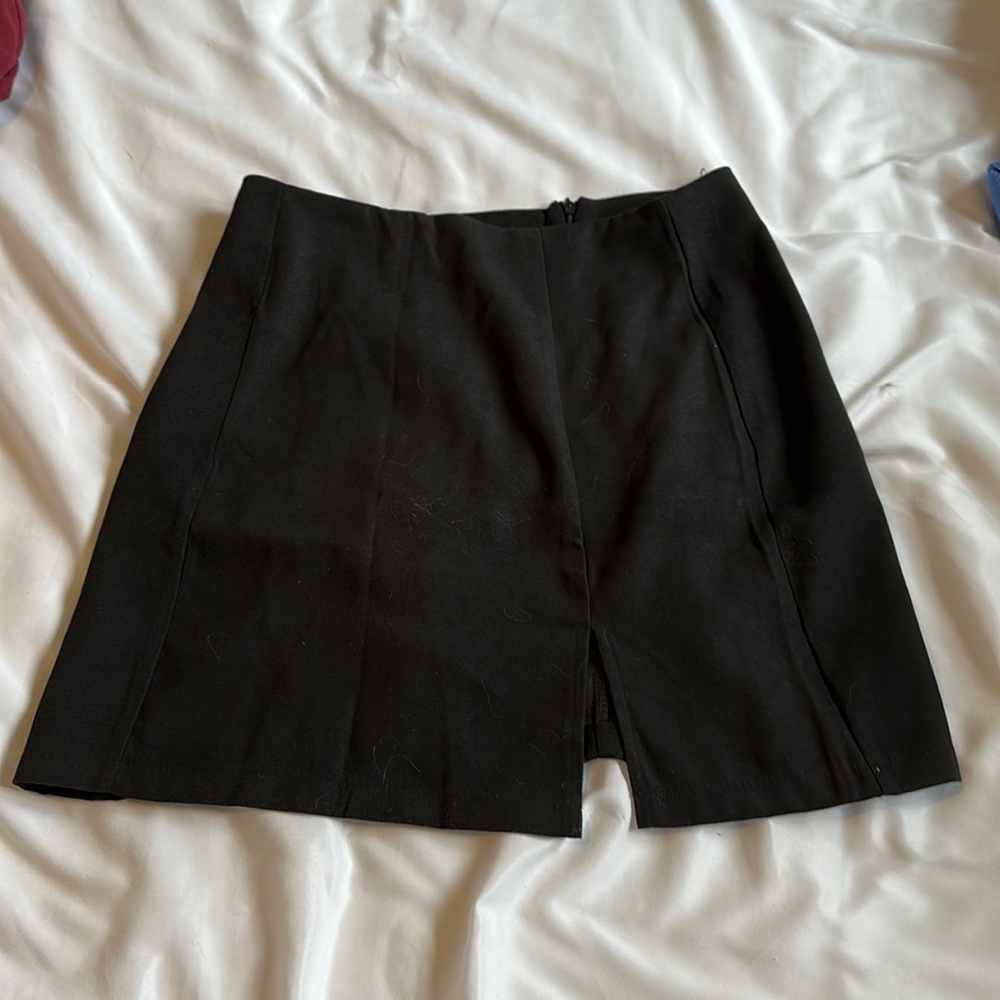 Black Polyester Mini Skirt w/ Small Slit